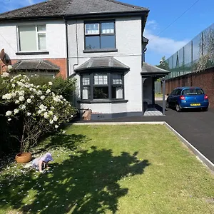 Cheerful 2 Bed House On Causeway Coastal Route With Parking Holiday home