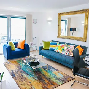 Riverside 2 Bed Apartment London